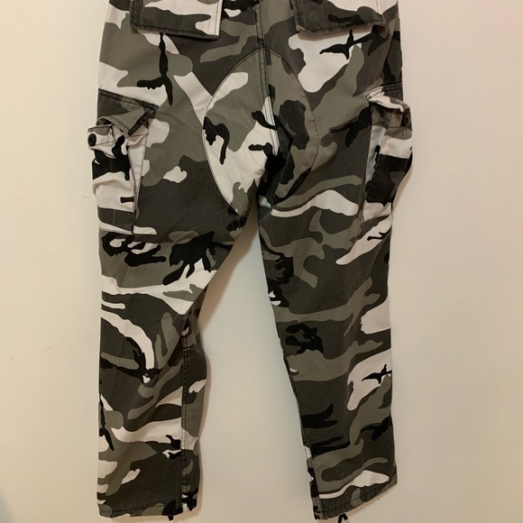 Not sure of the brand, camo joggers, super cute size 4 - Picture 2 of 5